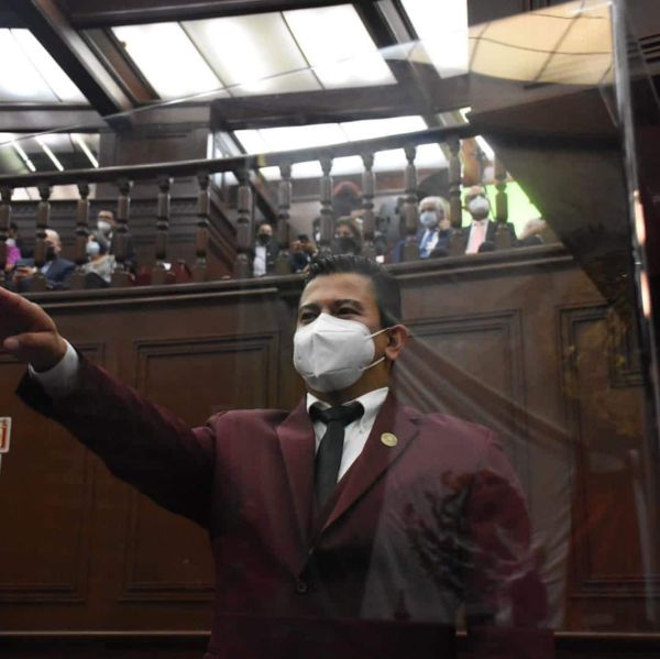 victor zurita diputado sordo